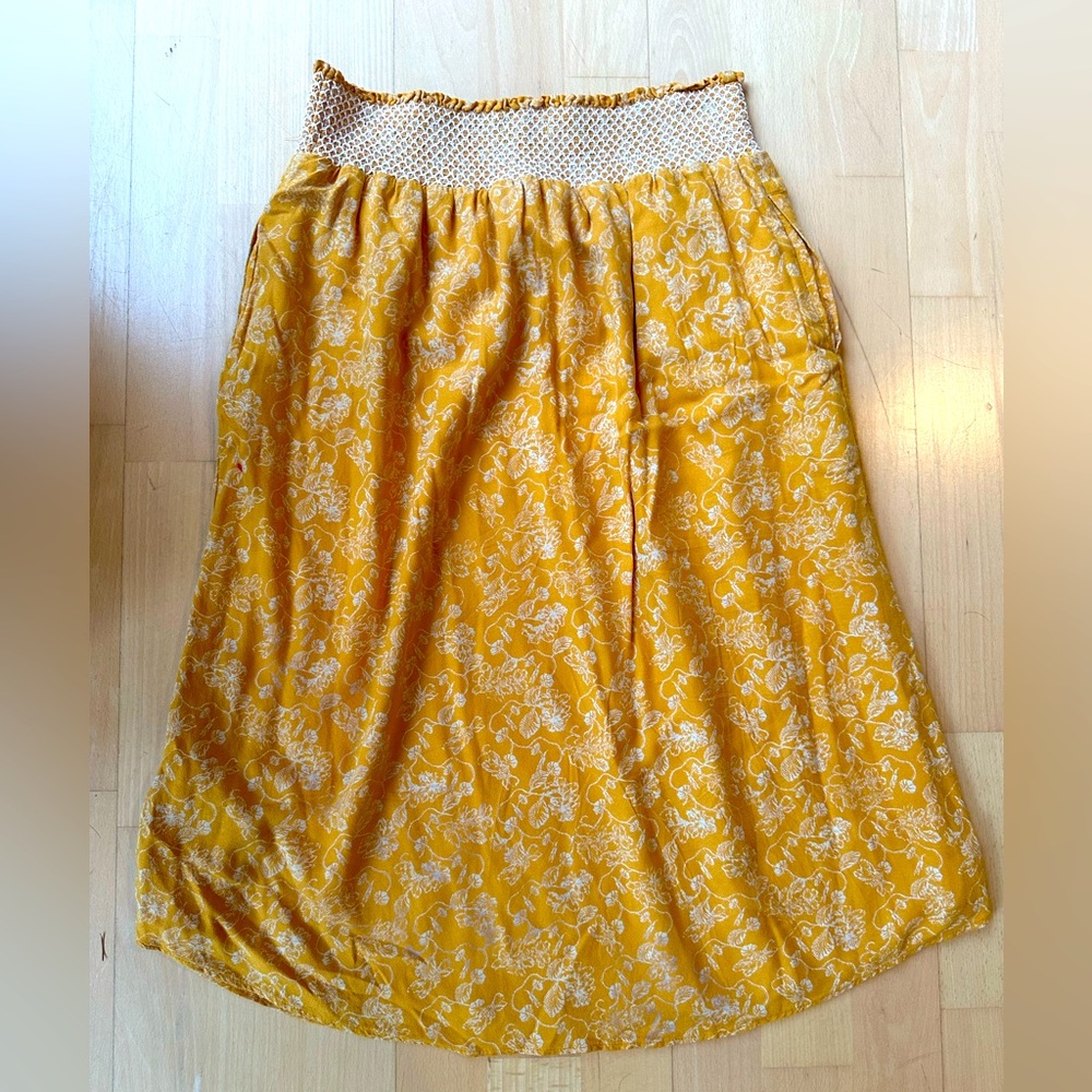 High waisted skirt